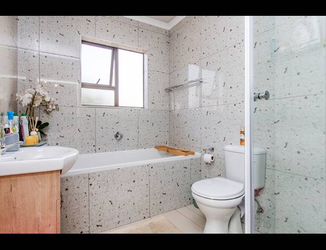 3 BEDROOM DUPLEX TO LET IN RADIOKOP